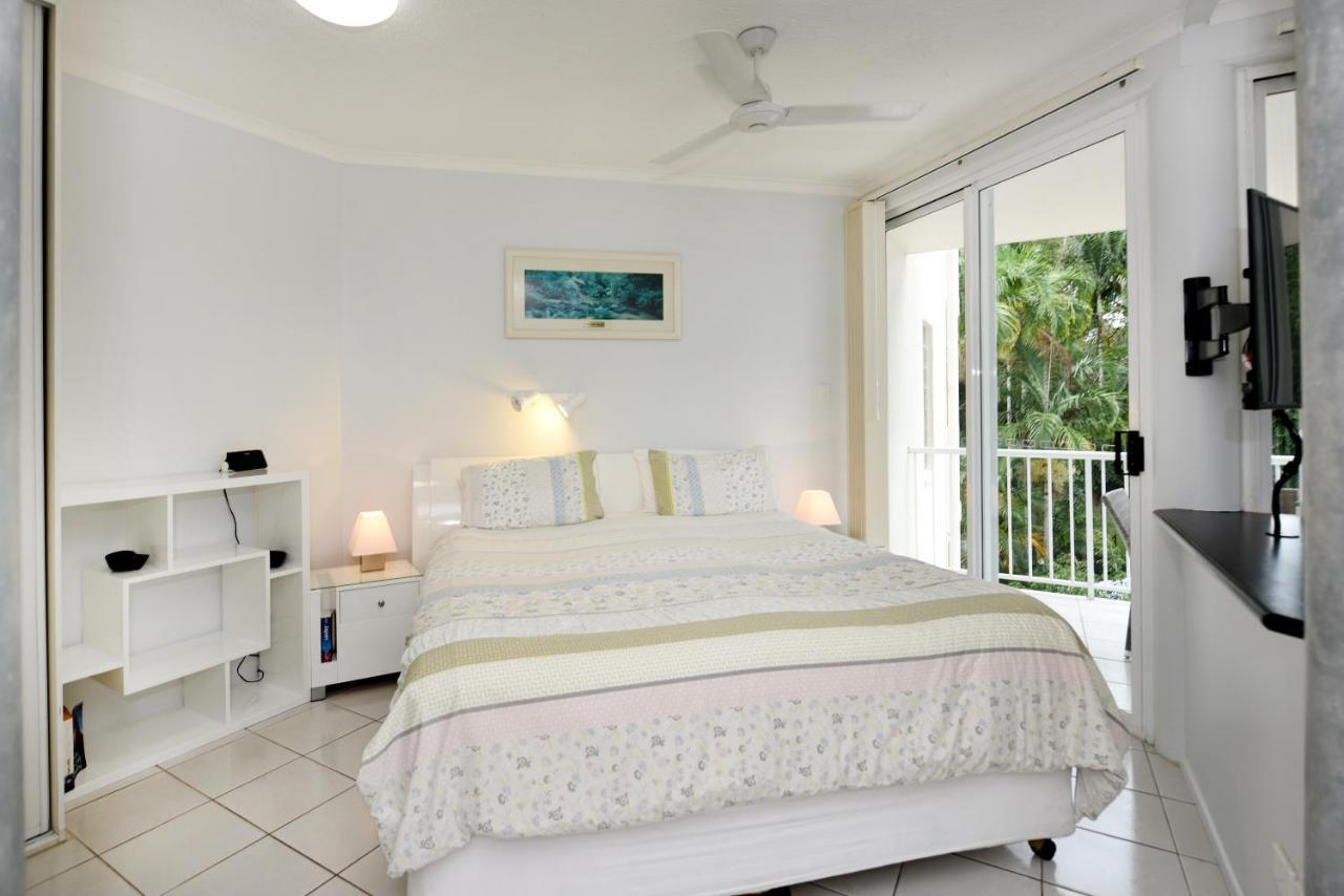 Golden Sands Beachfront Resort Yorkeys Knob Esterno foto