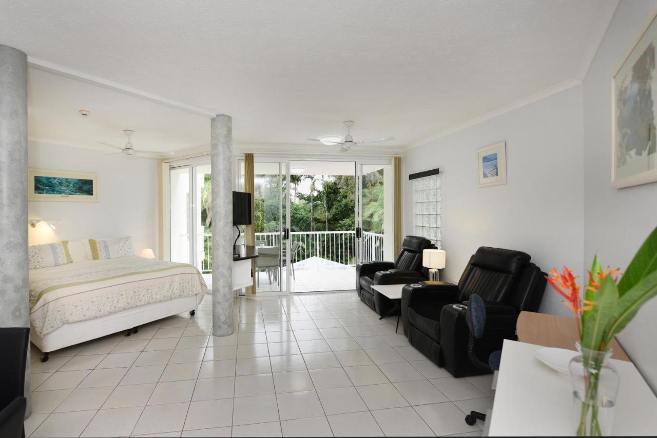 Golden Sands Beachfront Resort Yorkeys Knob Esterno foto