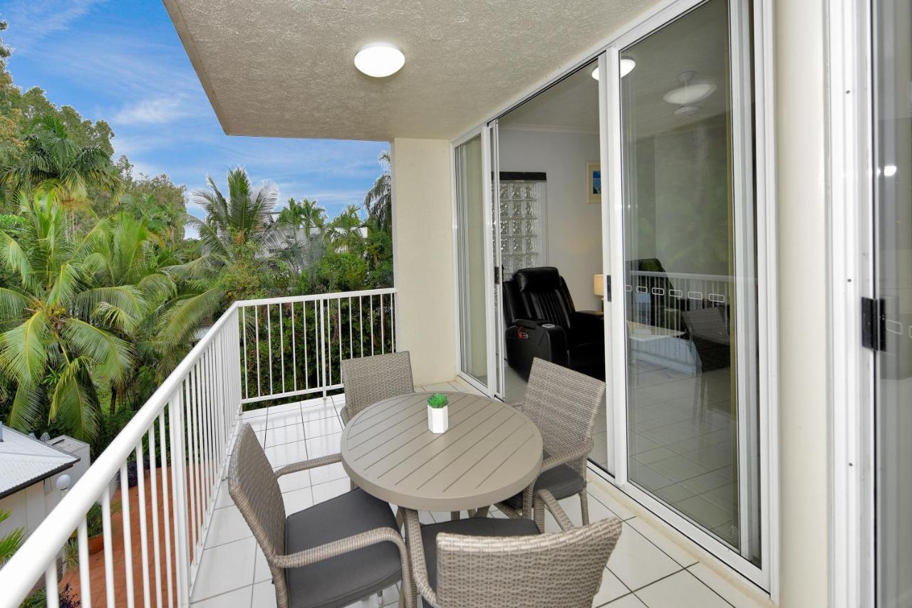 Golden Sands Beachfront Resort Yorkeys Knob Esterno foto