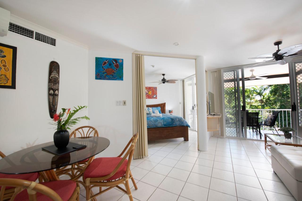 Golden Sands Beachfront Resort Yorkeys Knob Esterno foto