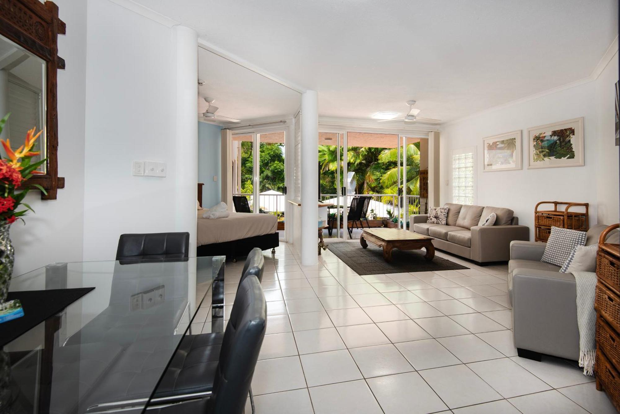 Golden Sands Beachfront Resort Yorkeys Knob Esterno foto