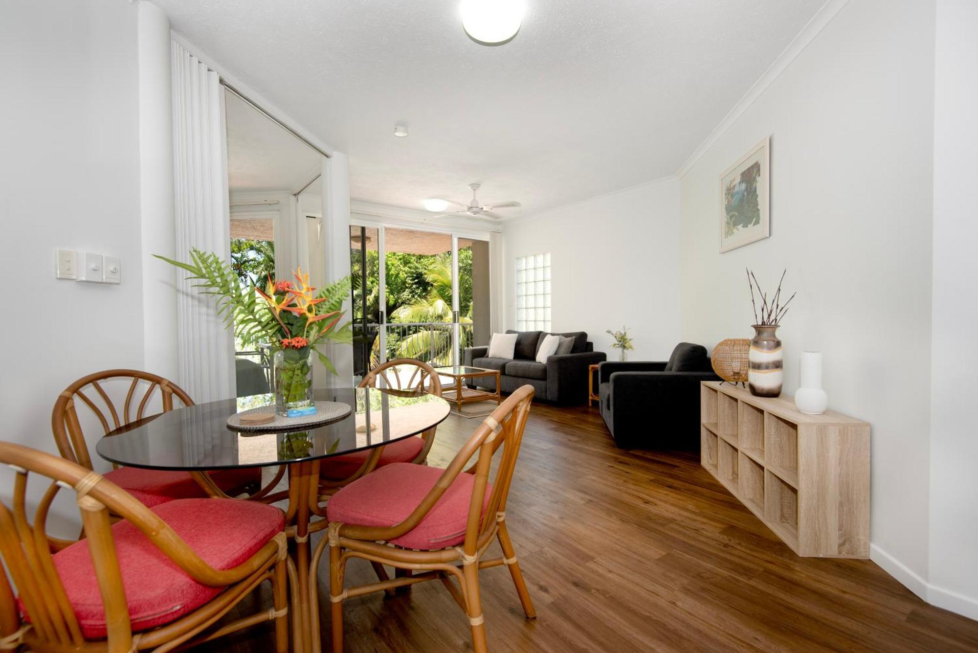 Golden Sands Beachfront Resort Yorkeys Knob Esterno foto