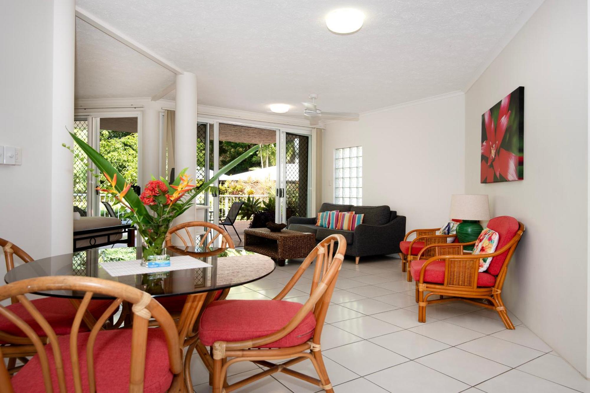 Golden Sands Beachfront Resort Yorkeys Knob Esterno foto