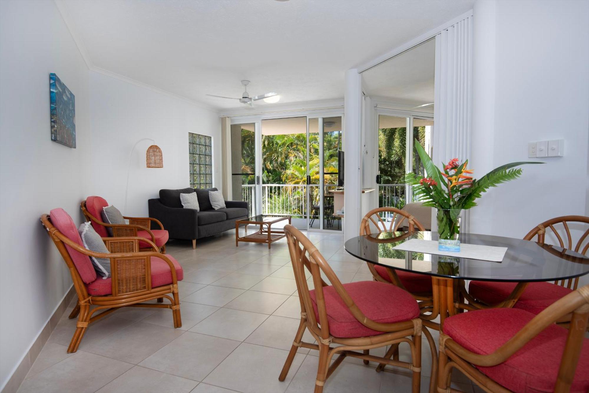Golden Sands Beachfront Resort Yorkeys Knob Esterno foto