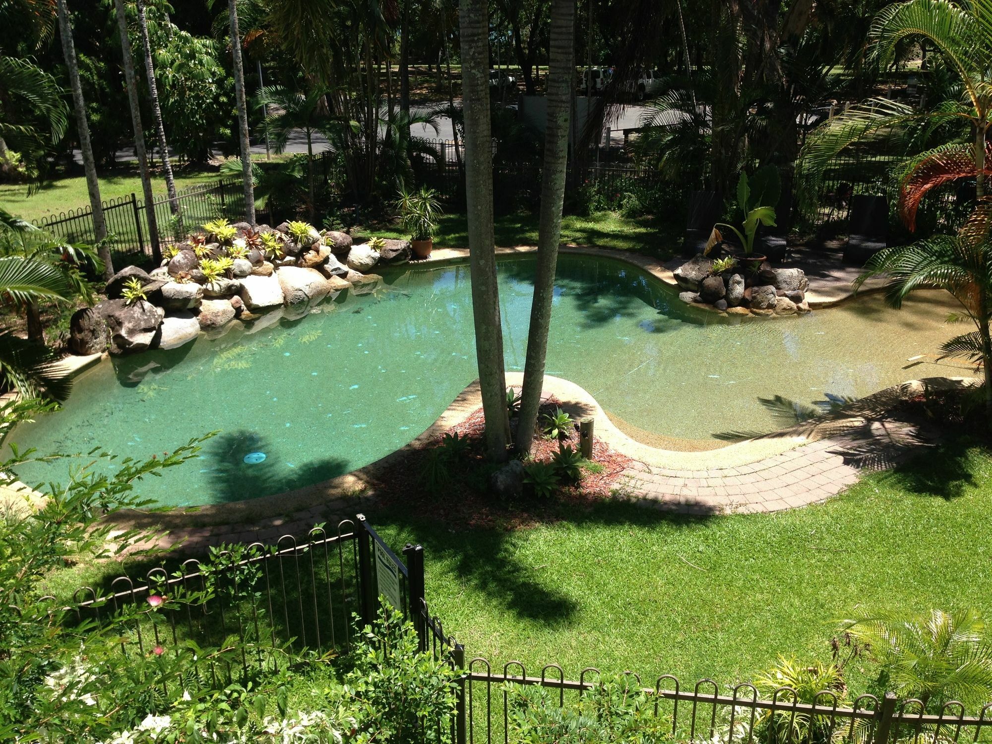 Golden Sands Beachfront Resort Yorkeys Knob Esterno foto