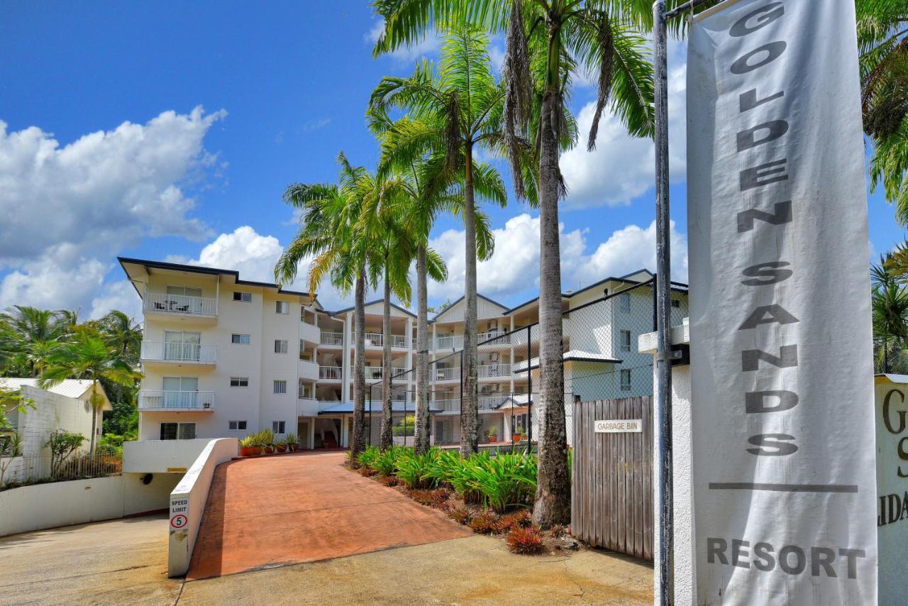 Golden Sands Beachfront Resort Yorkeys Knob Esterno foto